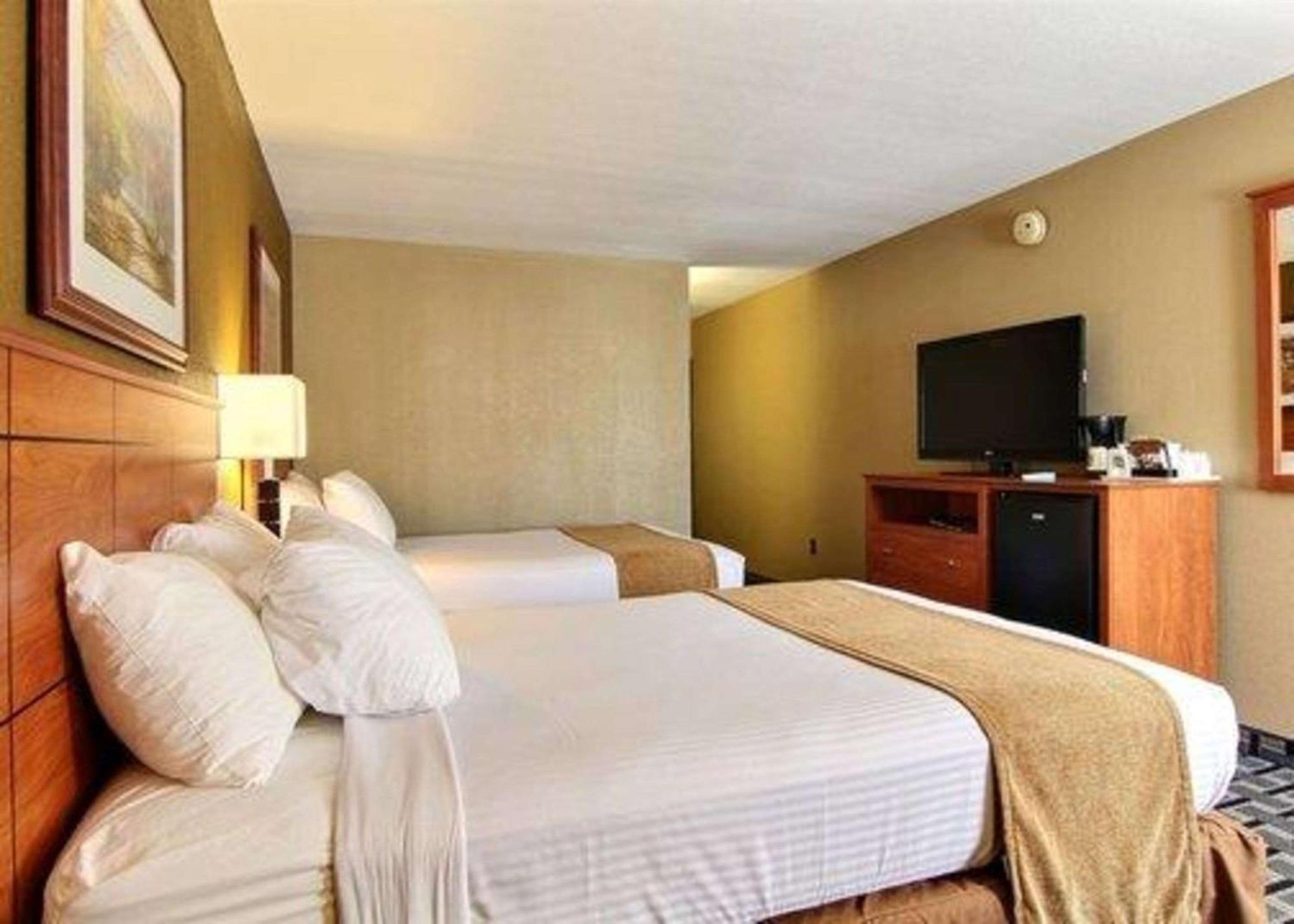 Quality Inn ธีฟริเวอร์ฟอลส์ ภายนอก รูปภาพ