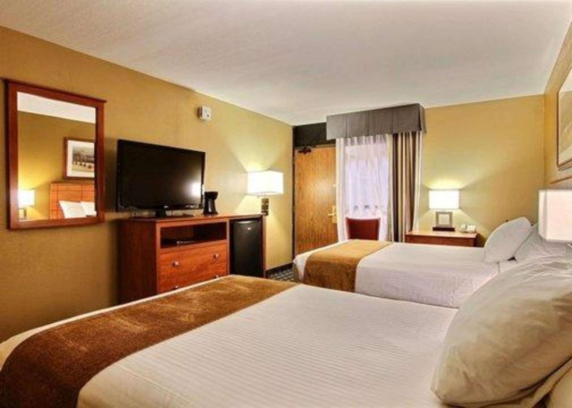 Quality Inn ธีฟริเวอร์ฟอลส์ ภายนอก รูปภาพ