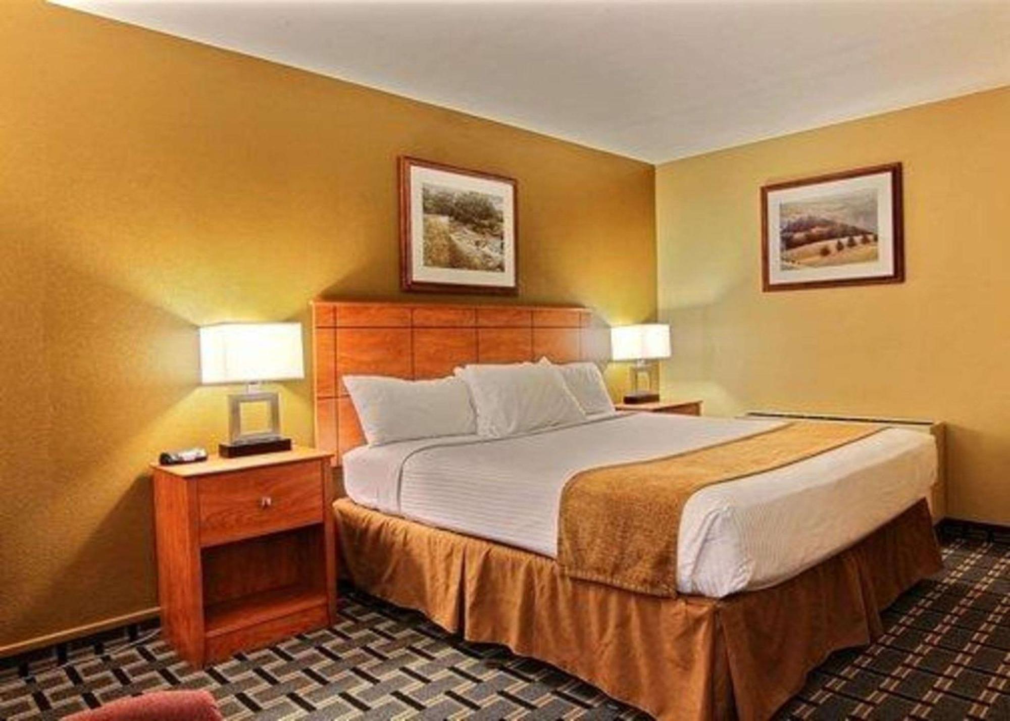 Quality Inn ธีฟริเวอร์ฟอลส์ ภายนอก รูปภาพ