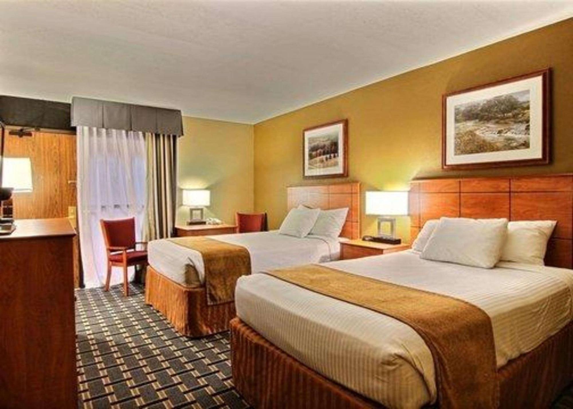 Quality Inn ธีฟริเวอร์ฟอลส์ ภายนอก รูปภาพ